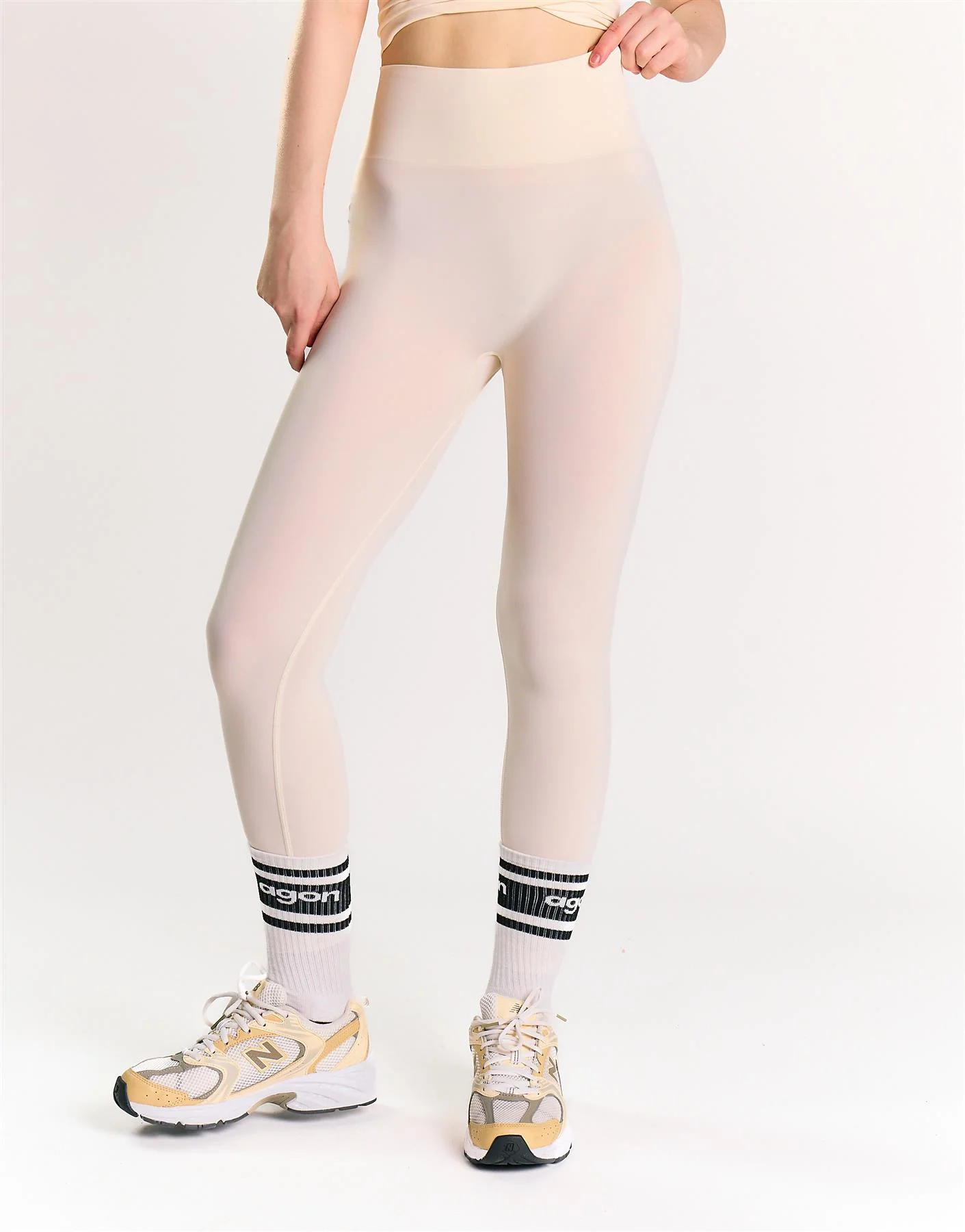 Agon Women's White Activewear Leggings - Image 2