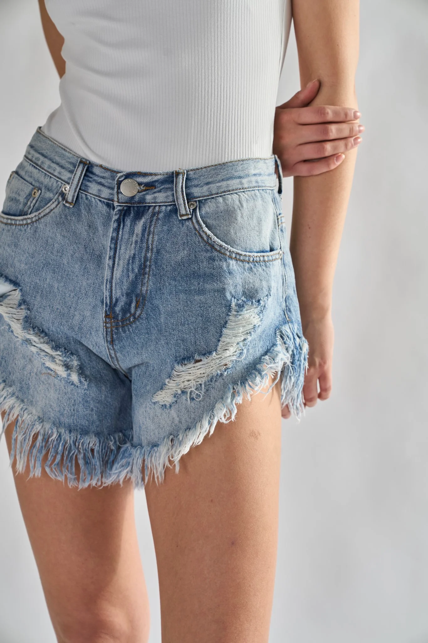 Antique-Wash High-Waisted Distressed Denim-Shorts - Image 3
