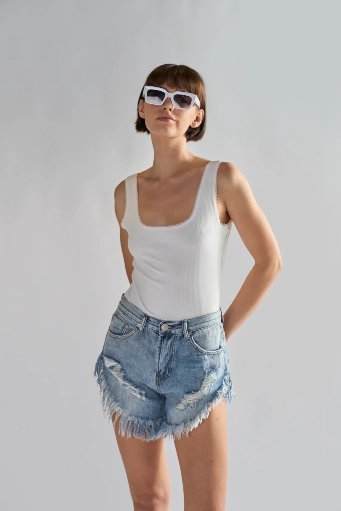 Antique-Wash High-Waisted Distressed Denim-Shorts - Image 4