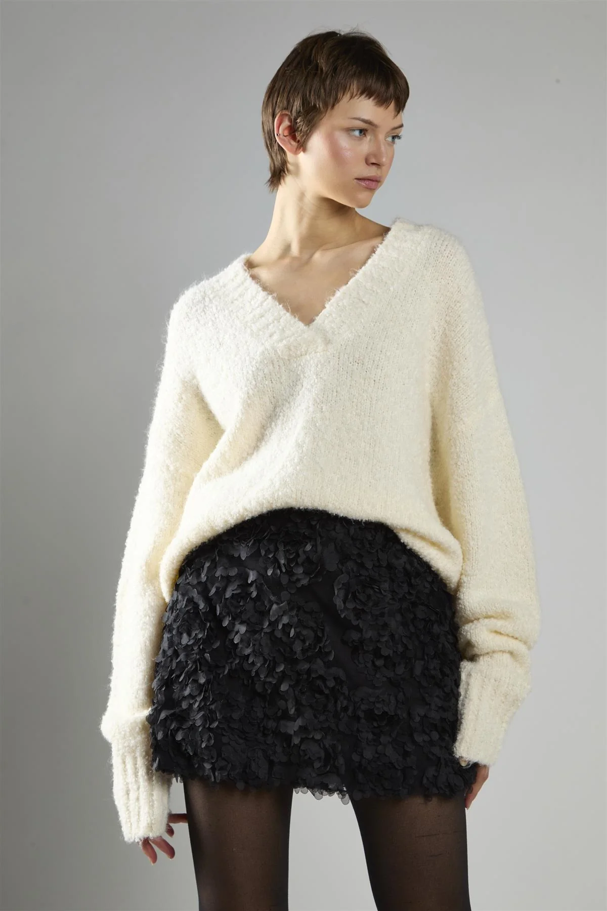 Black-3D-Flower Textured Mini-Skirts - Image 4