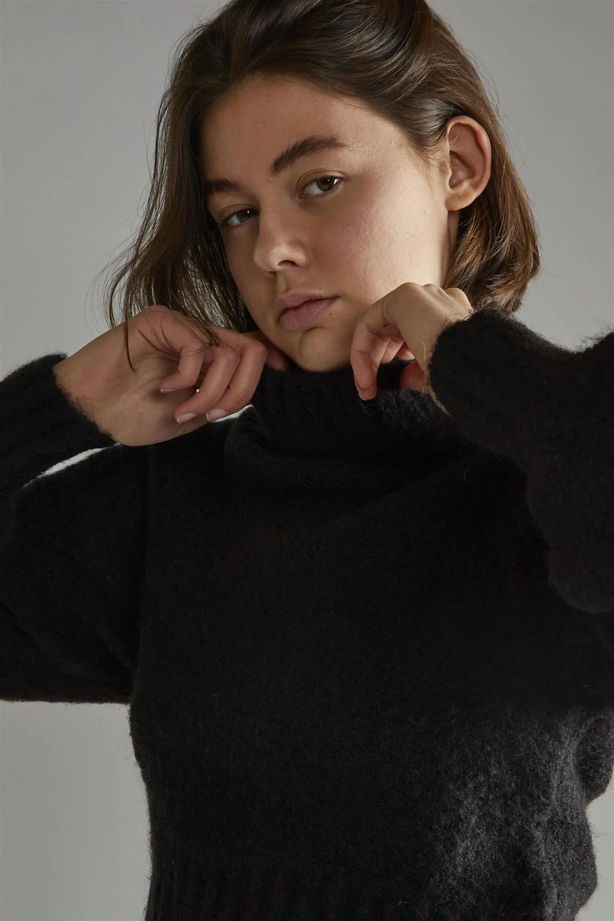 Black Crew Neck Crop-Jumper - Image 3