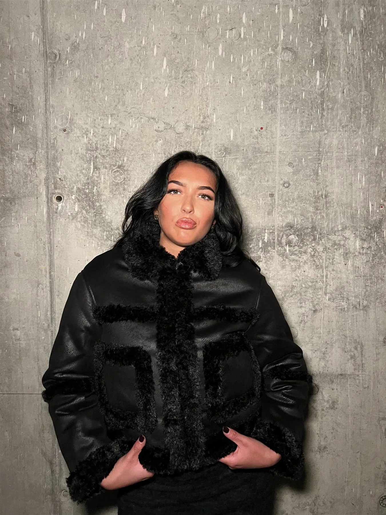 Black Fur-Trim Cropped-Jacket - Image 3
