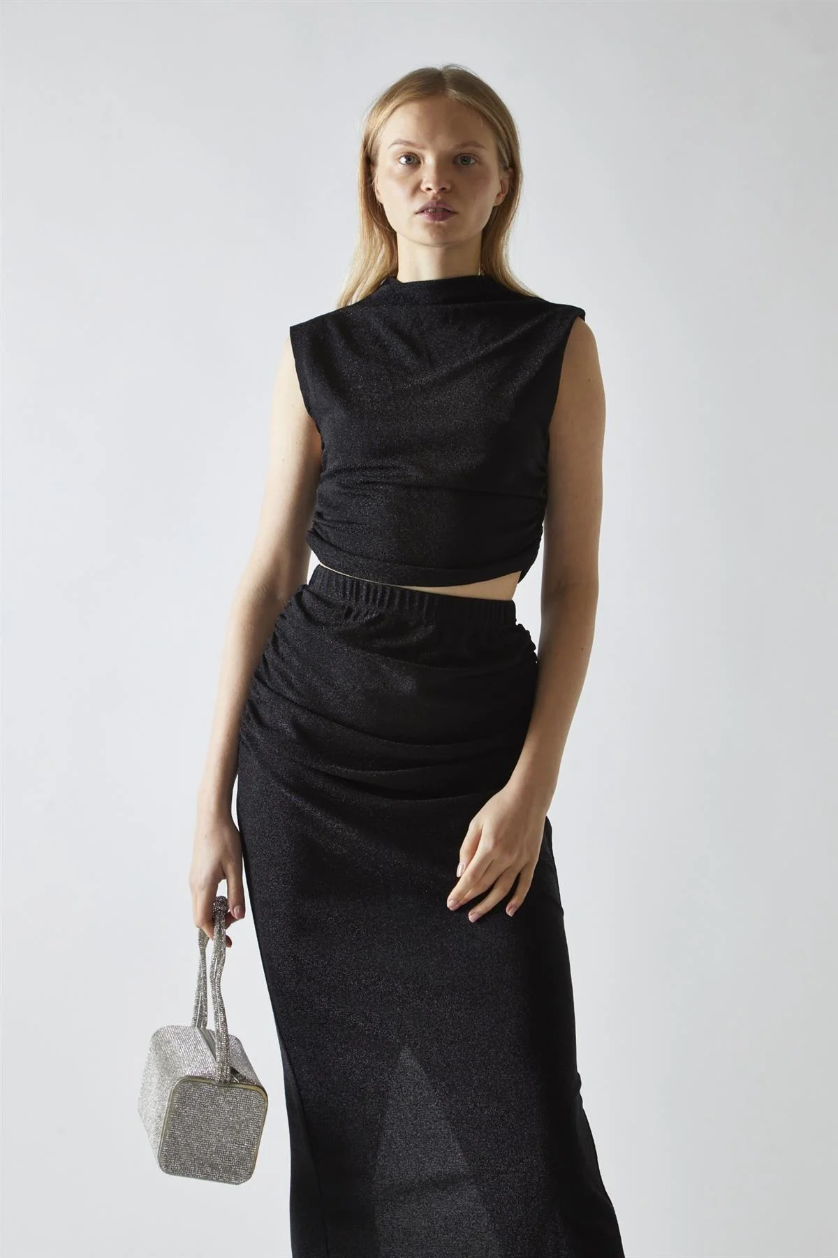 Black-Glitter High-neck Crop-Top - Image 3