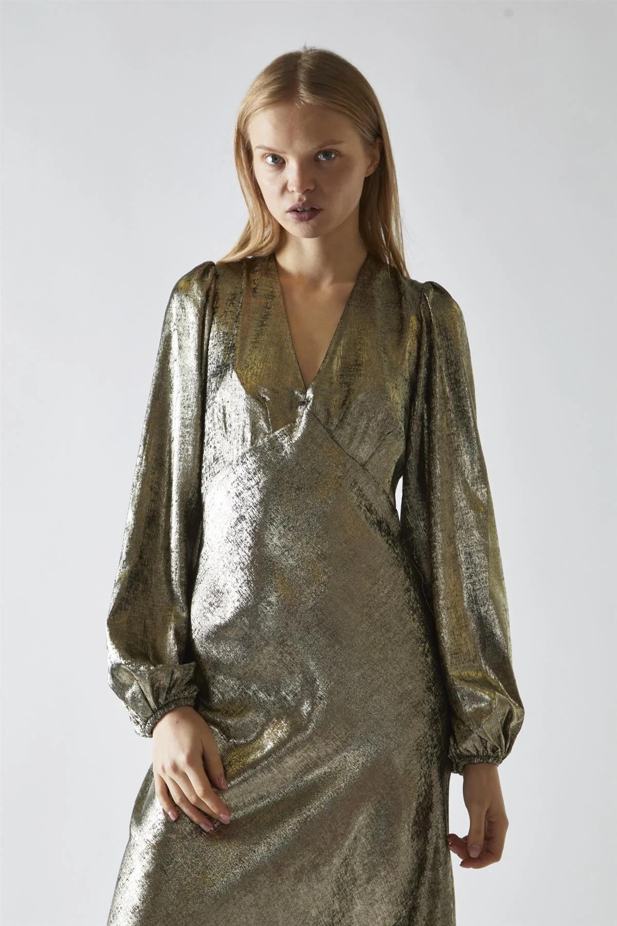 Black Gold Metallic V-Neck Maxi-Dress - Image 3