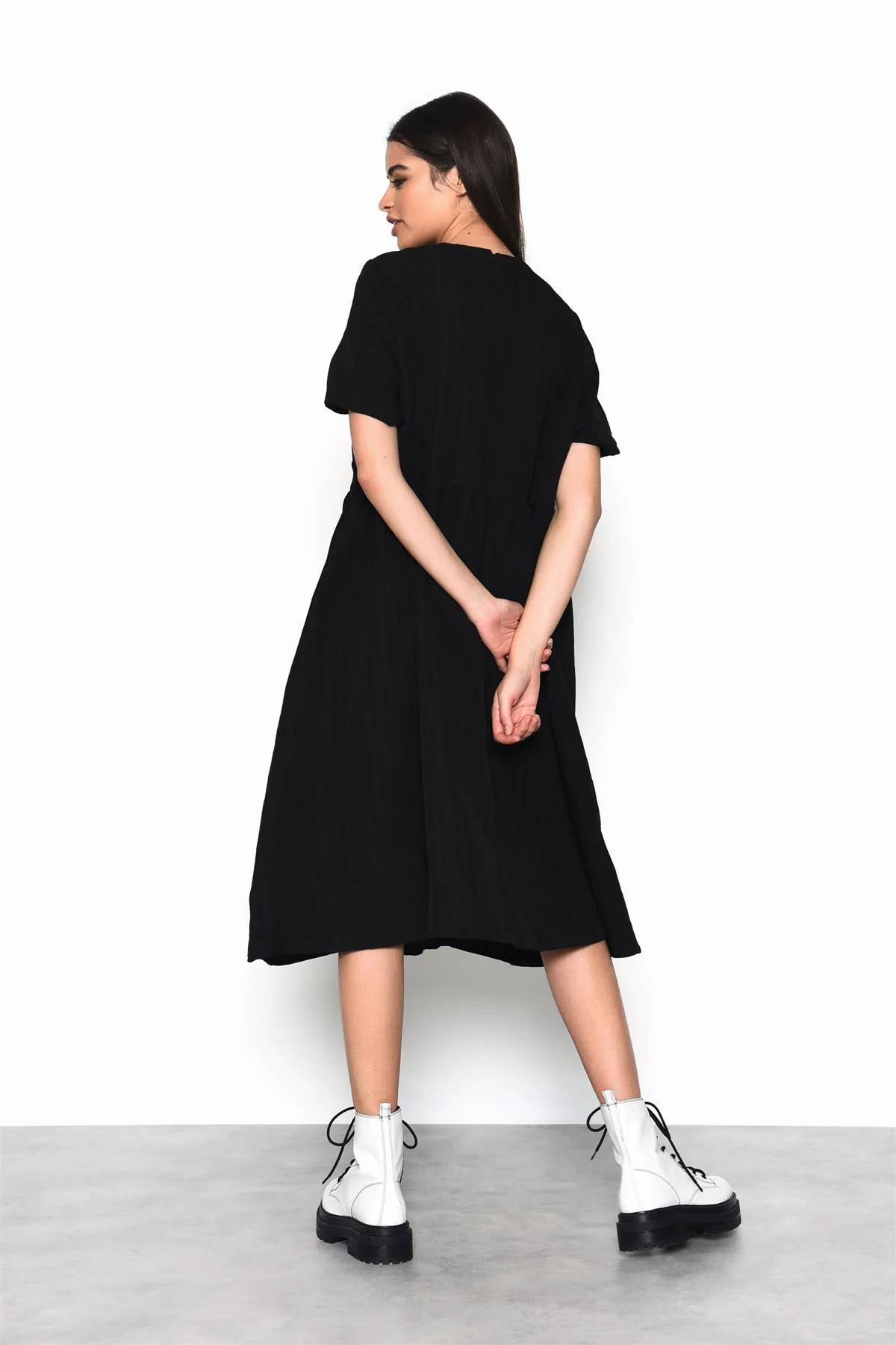 Black Jacquard Crew Neck Short Sleeve Midi Dress - Image 2