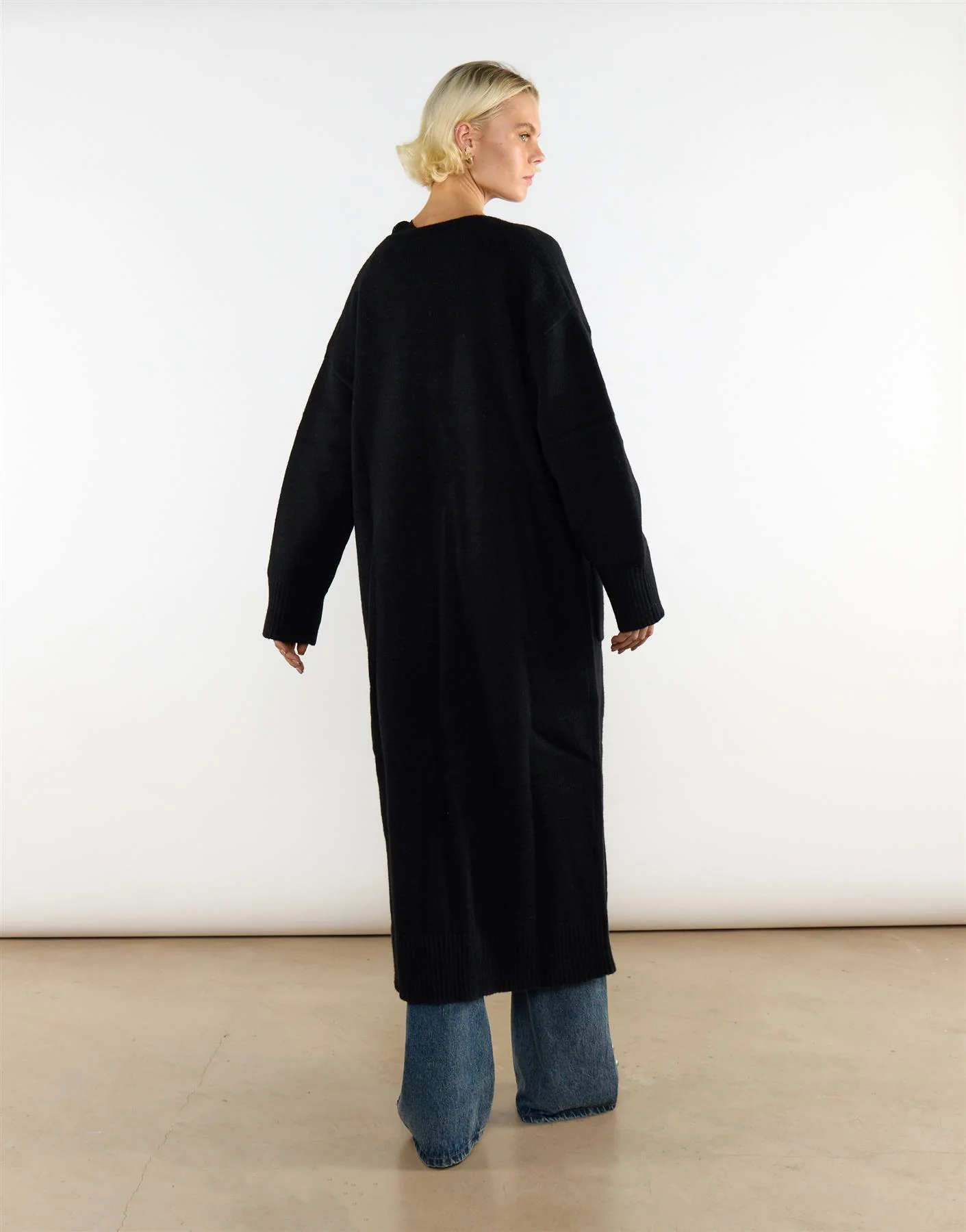 Black Long Cardigan With Pocket - Image 2