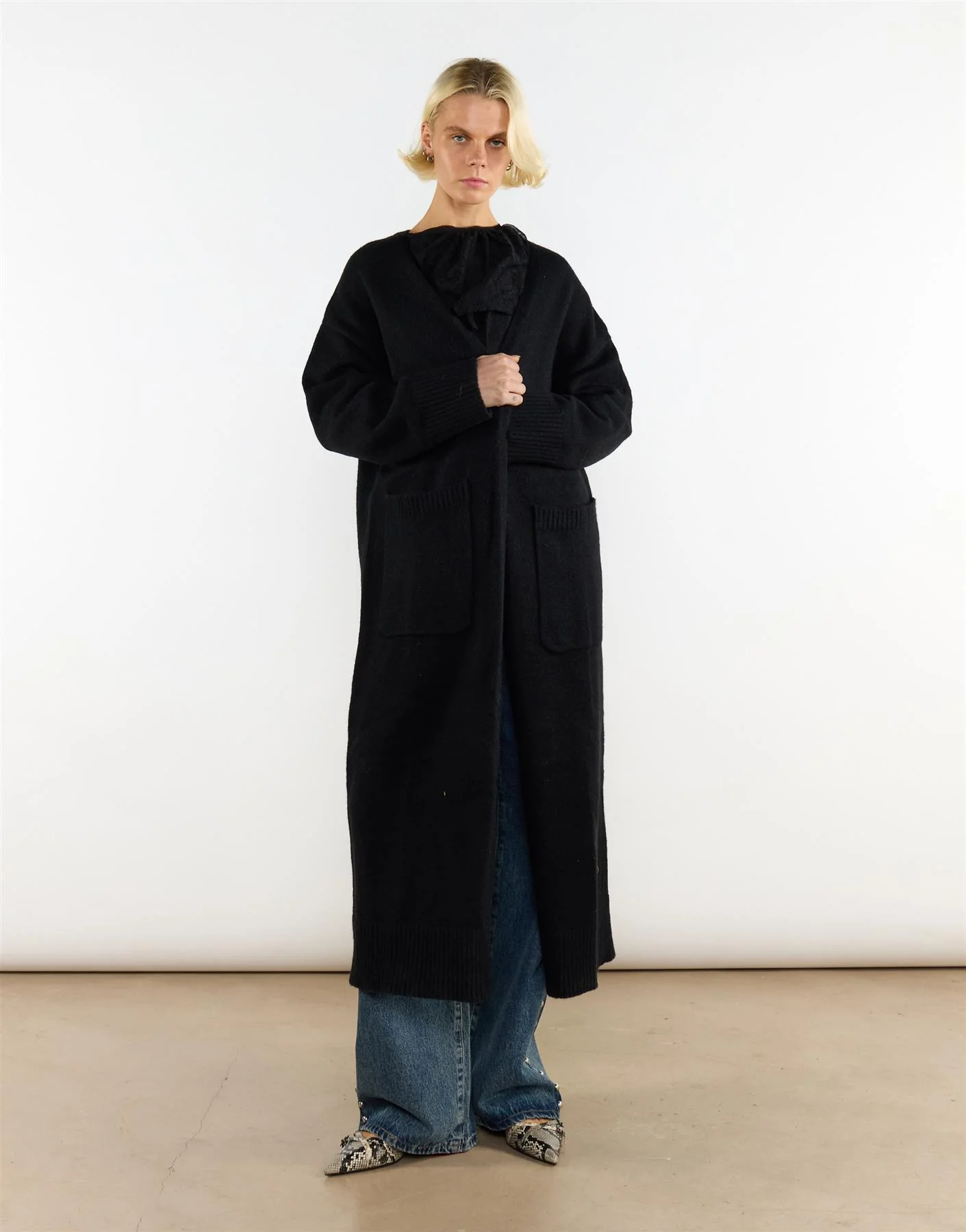 Black Long Cardigan With Pocket - Image 4