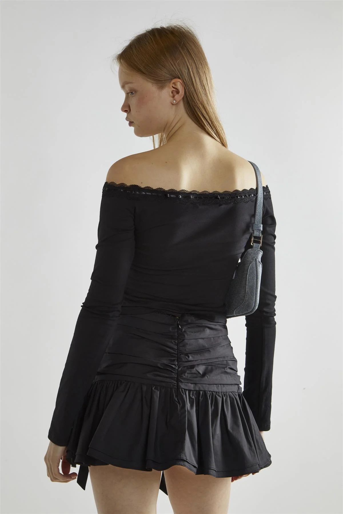 Black Long-Sleeve Crop-Top - Image 2