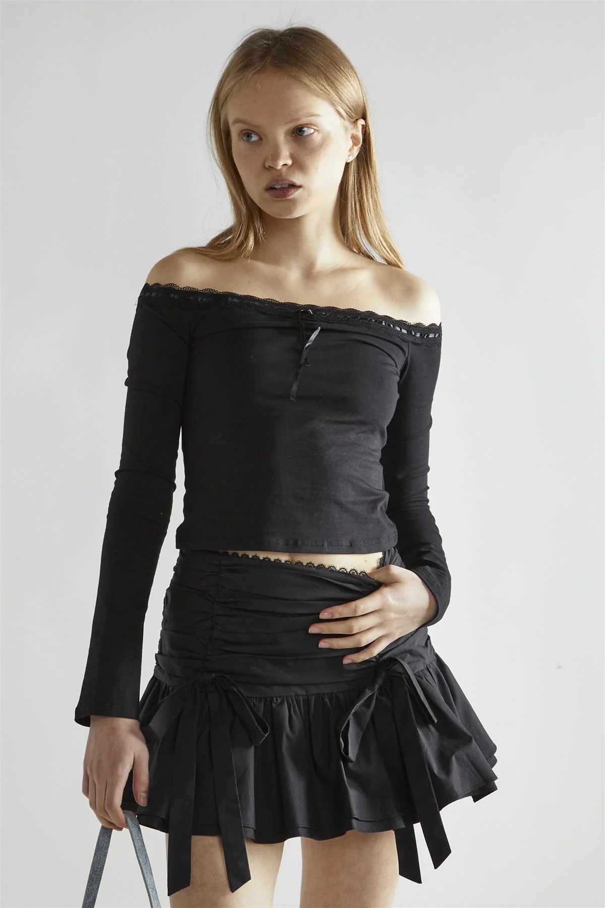 Black Long-Sleeve Crop-Top - Image 3