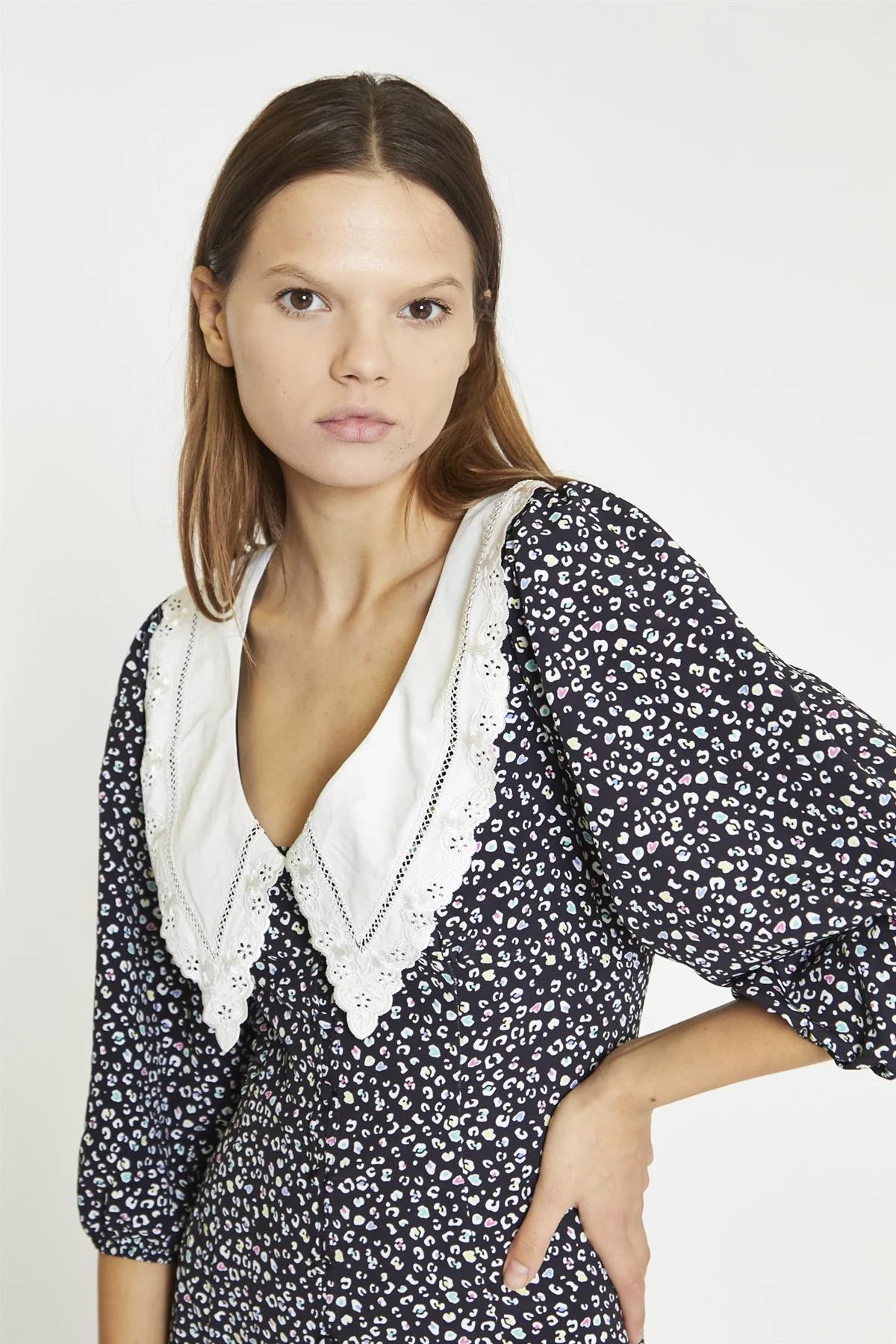 Black-Mini-Leopard-White Contrast-Collar Midi-Dress - Image 3