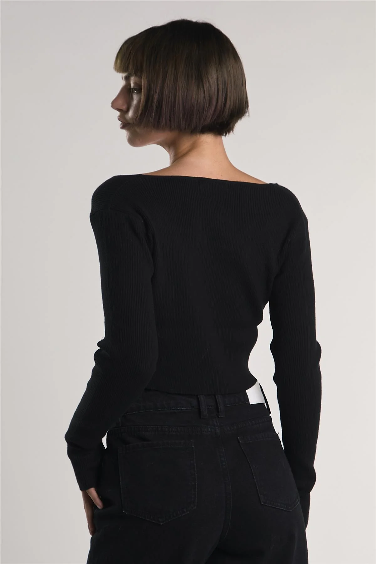 Black Open-Front-Ribbed Crop-Top - Image 2