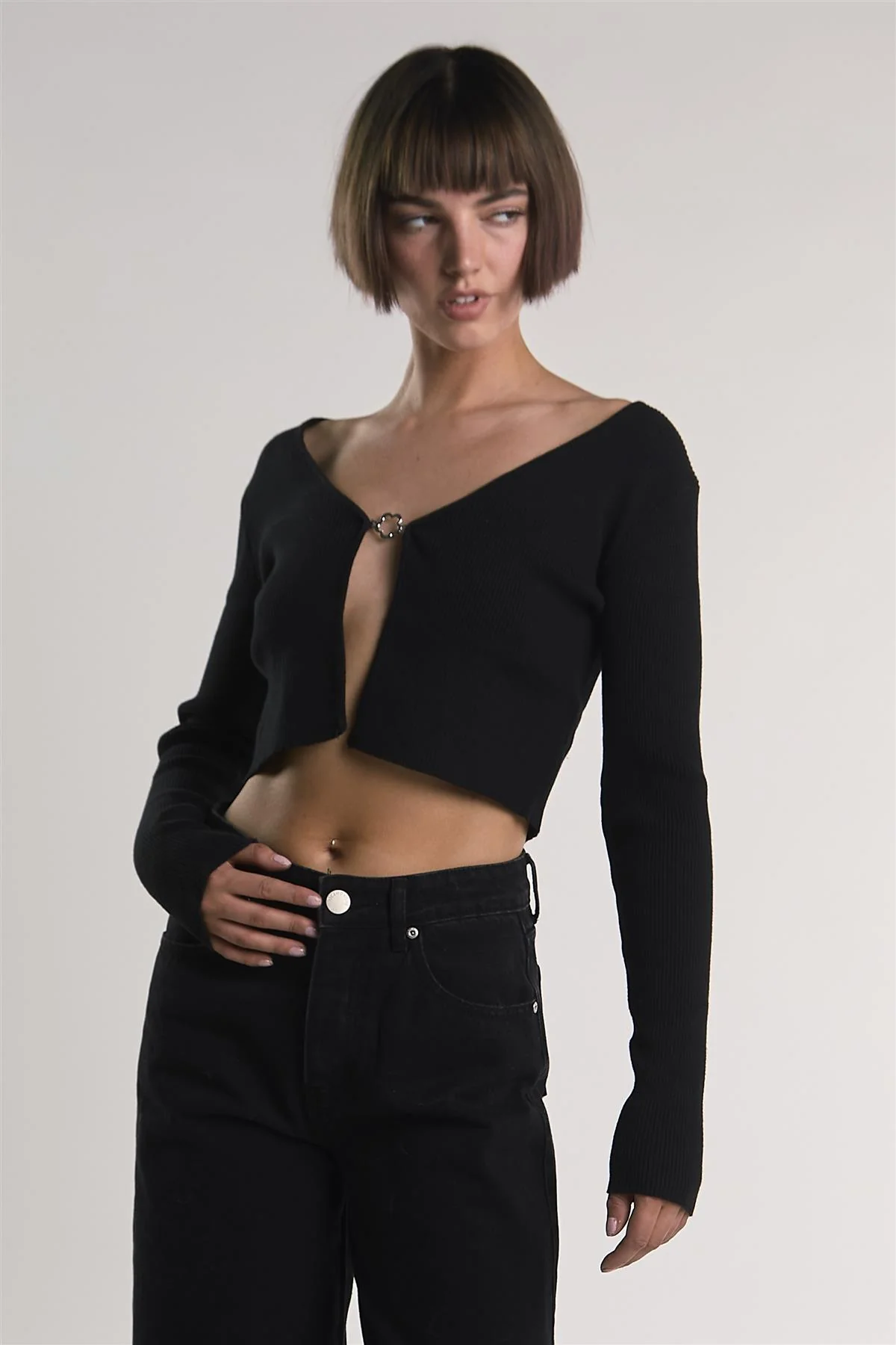 Black Open-Front-Ribbed Crop-Top - Image 3
