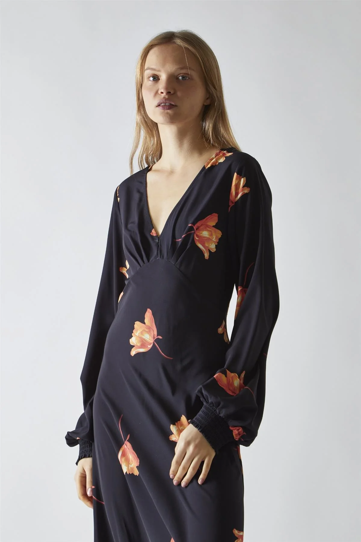 Black-Orange Flower V-neck Midi-Dress - Image 3