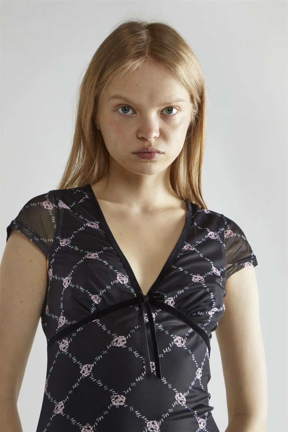Black Rose Trellis Mesh V-Neck Midaxi-Dress - Image 4