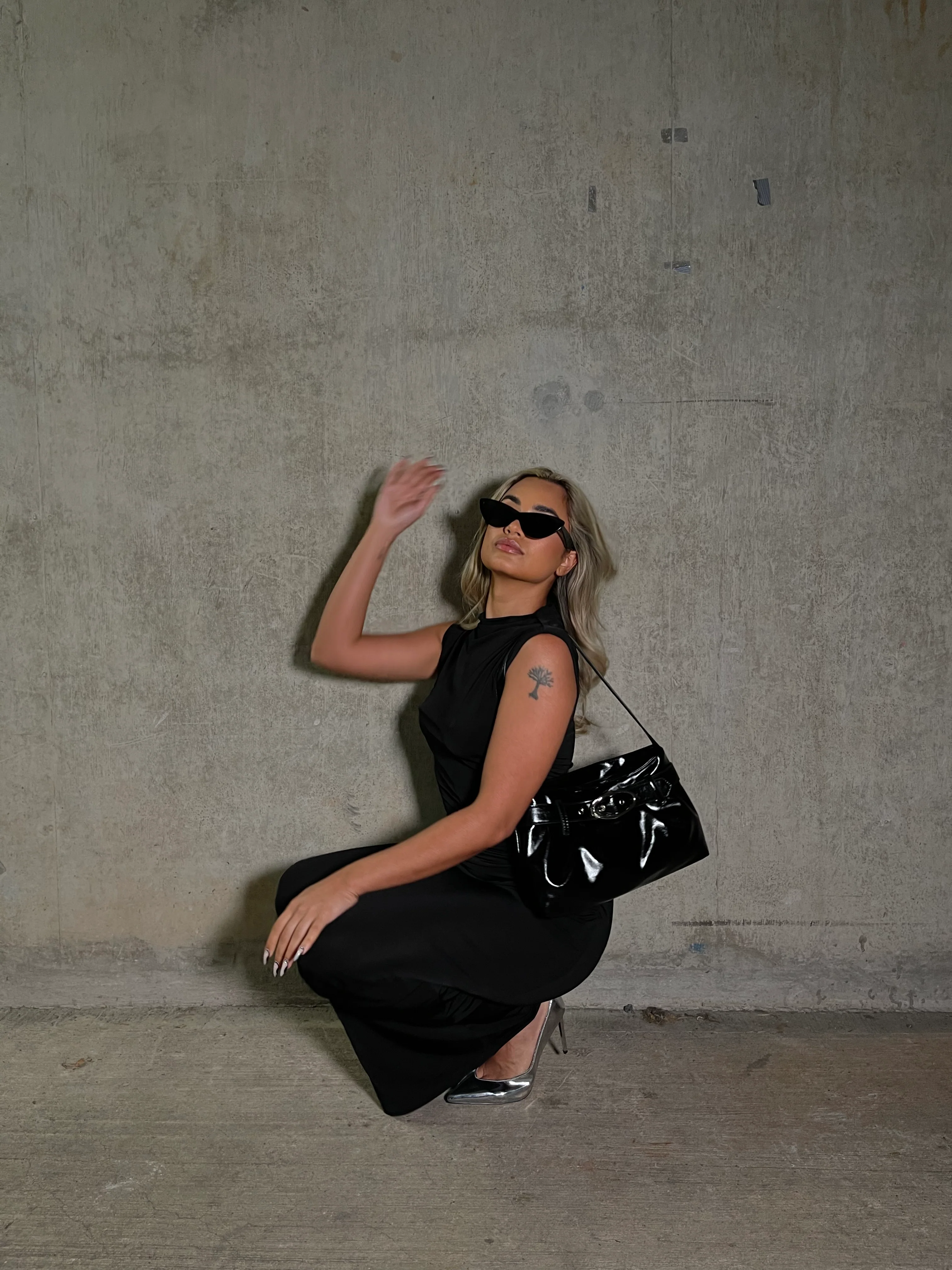 Black Ruched Bodycon Midaxi-Dress - Image 4