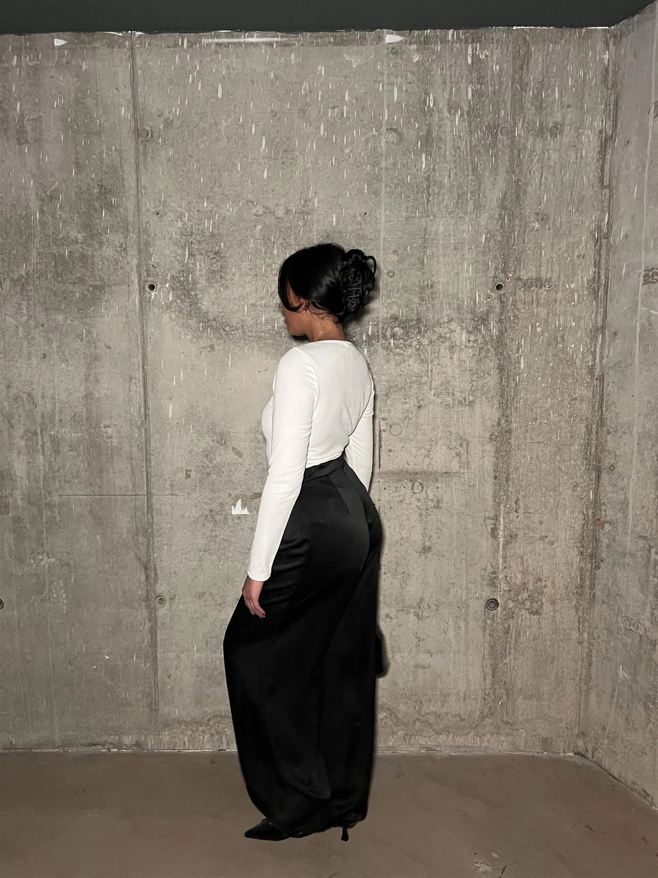Black-Sateen High-Waisted Wide-Leg-Trousers - Image 2