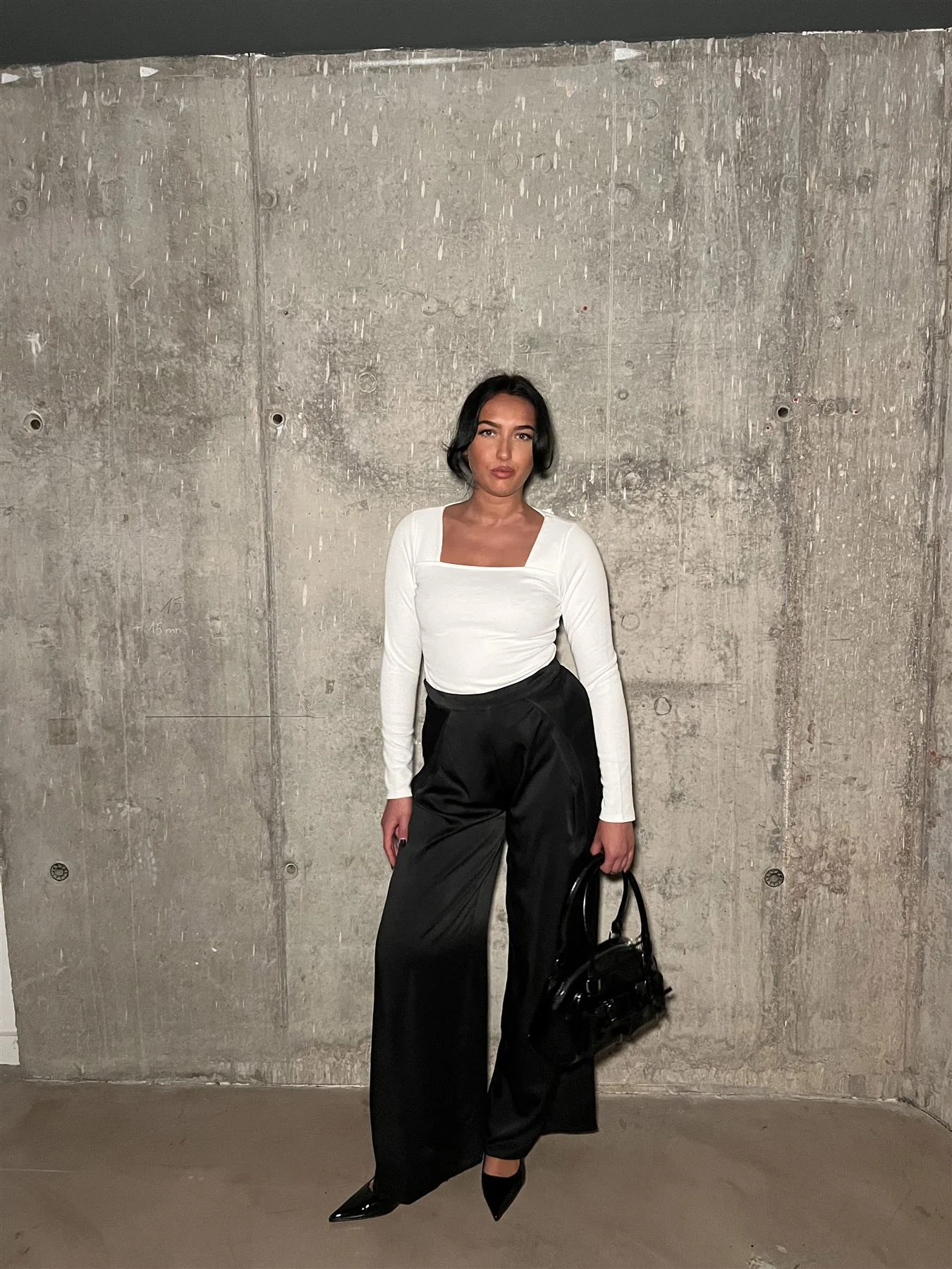 Black-Sateen High-Waisted Wide-Leg-Trousers - Image 4