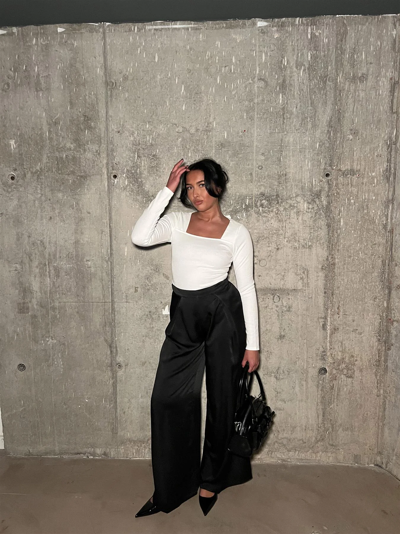 Black-Sateen High-Waisted Wide-Leg-Trousers - Image 5
