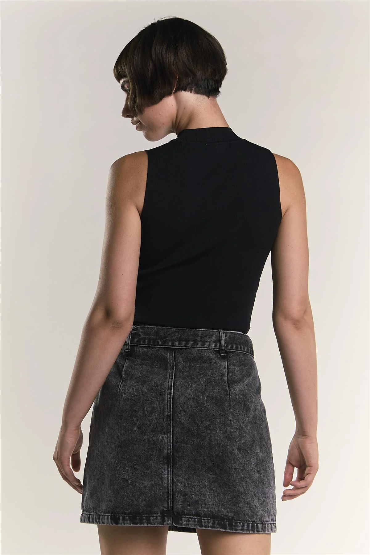 Black Sleeveless-Knit Crop-Top - Image 2
