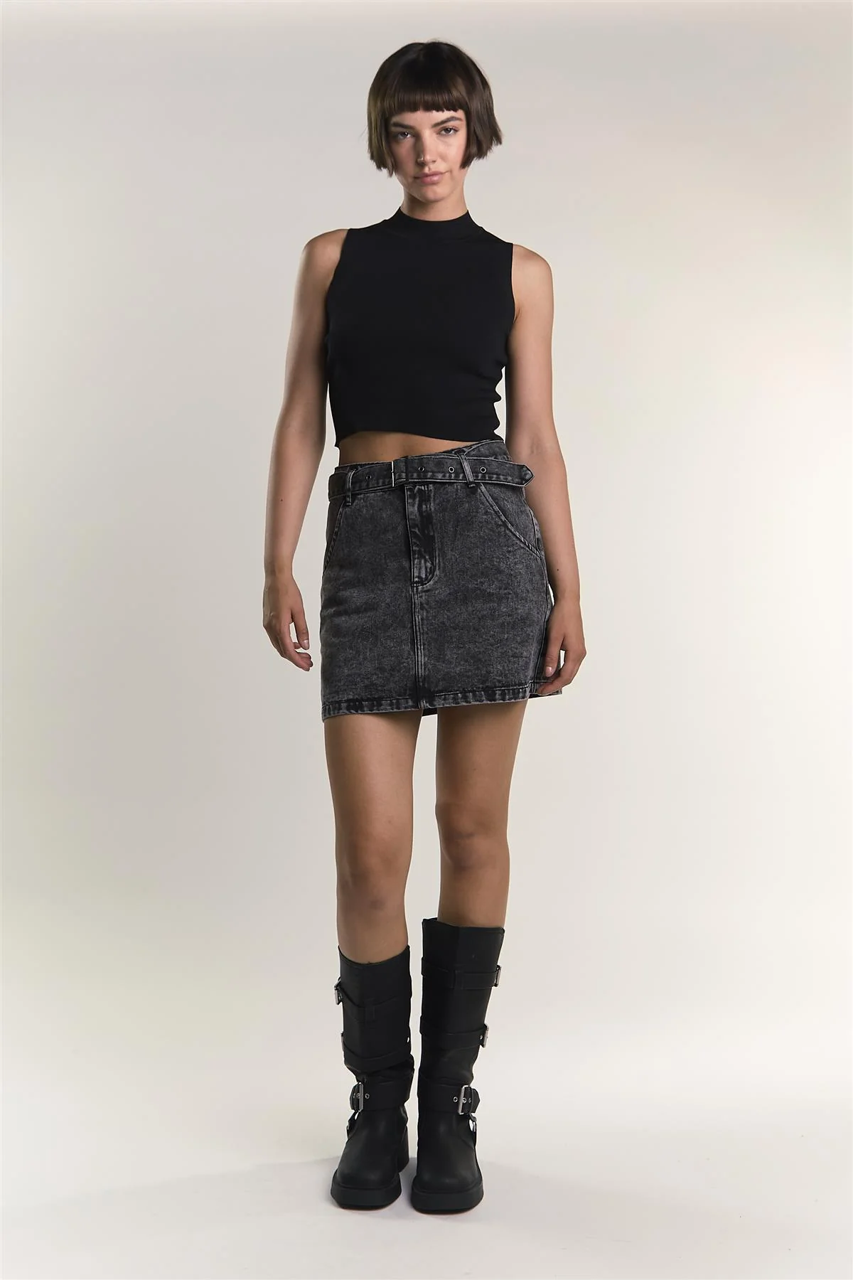 Black Sleeveless-Knit Crop-Top - Image 5