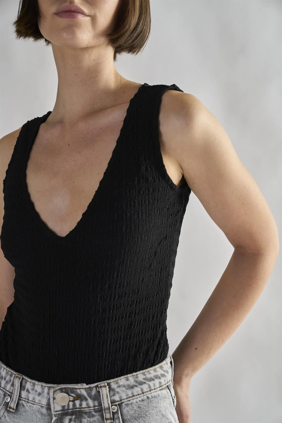 Black-Textured V Neck Ribbed Bodysuit - Image 4