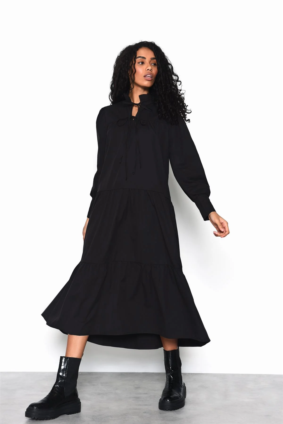 Black V-Neck Long-Sleeve Maxi-Dress - Image 3