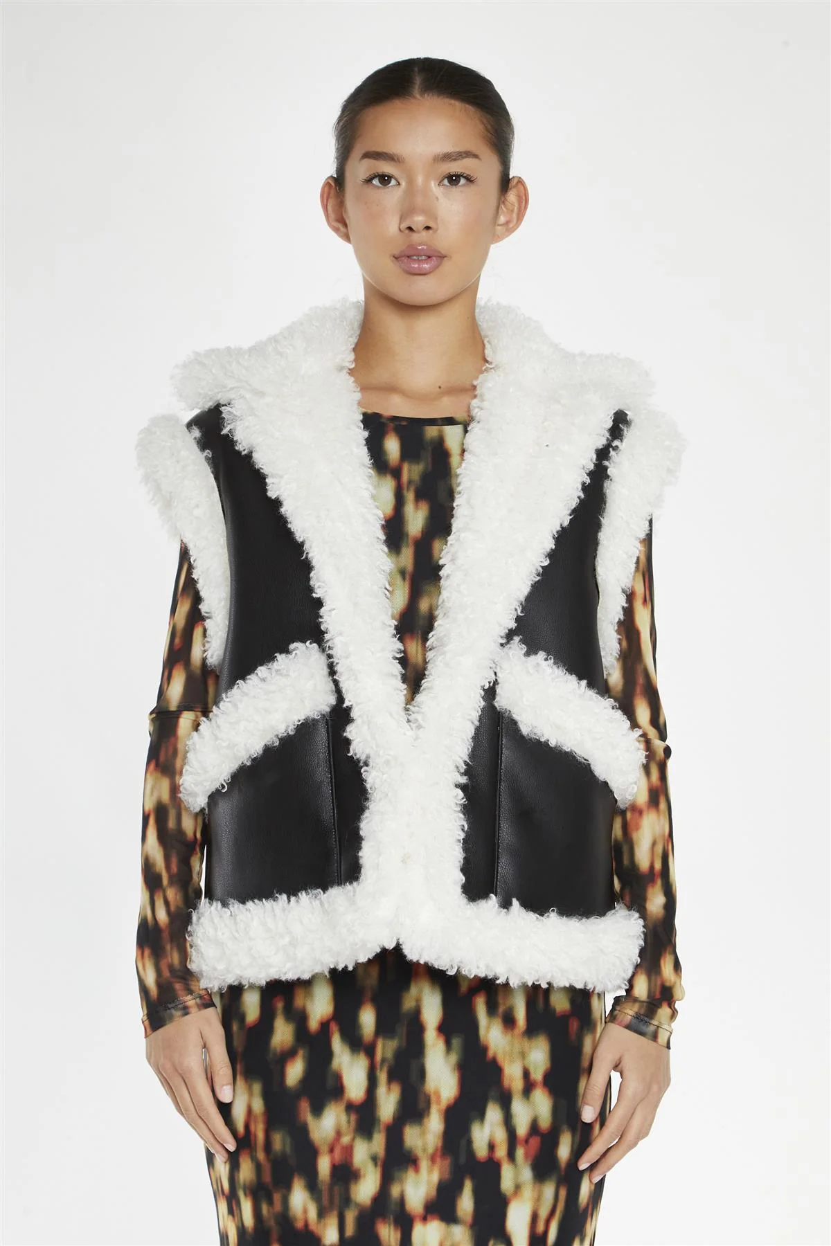Black-White Faux-Shearling Trim Oversized-Gilet - Image 3