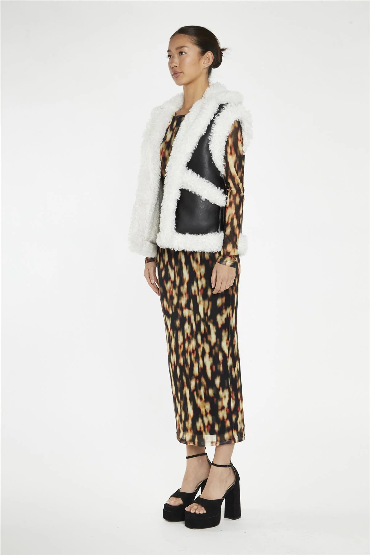 Black-White Faux-Shearling Trim Oversized-Gilet - Image 4