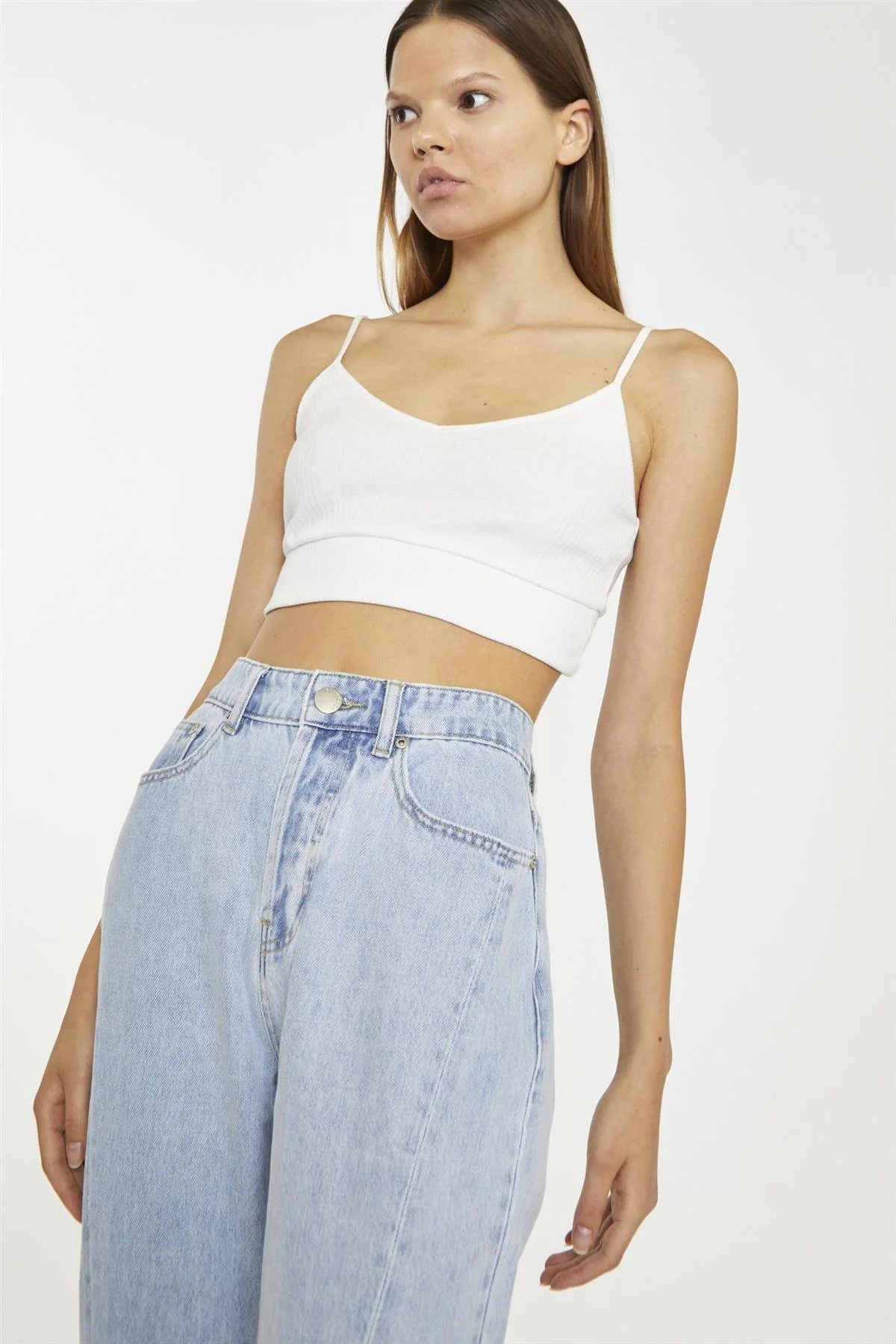 Bleach-Stonewash Front-Slit High-Waisted-Jeans - Image 4