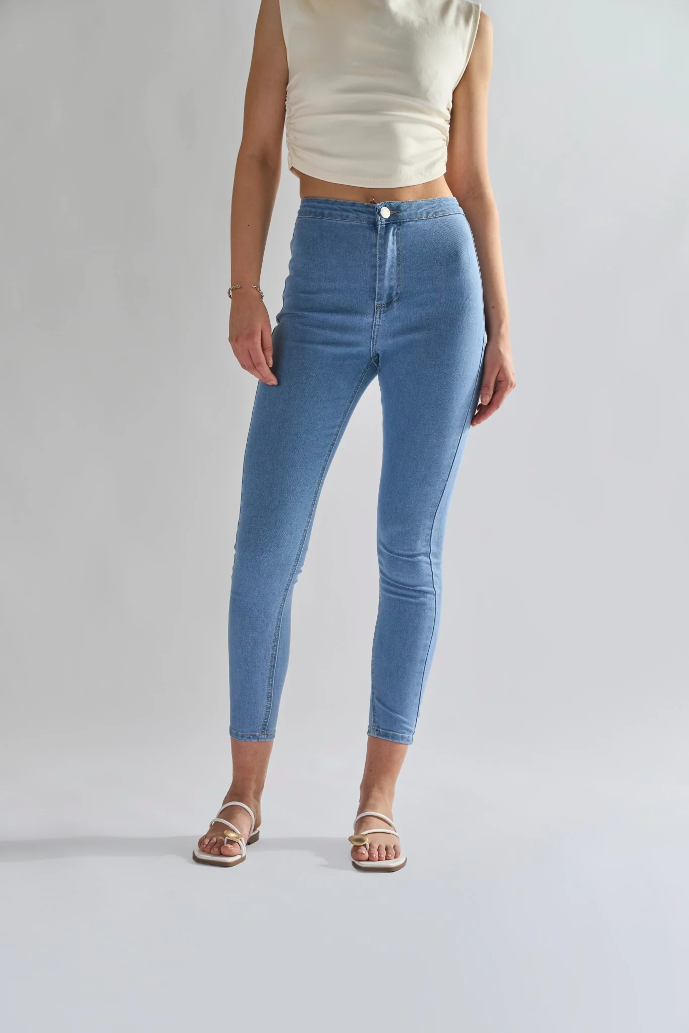 Glamorous Bleach Stonewash Skinny Jeans - Image 3