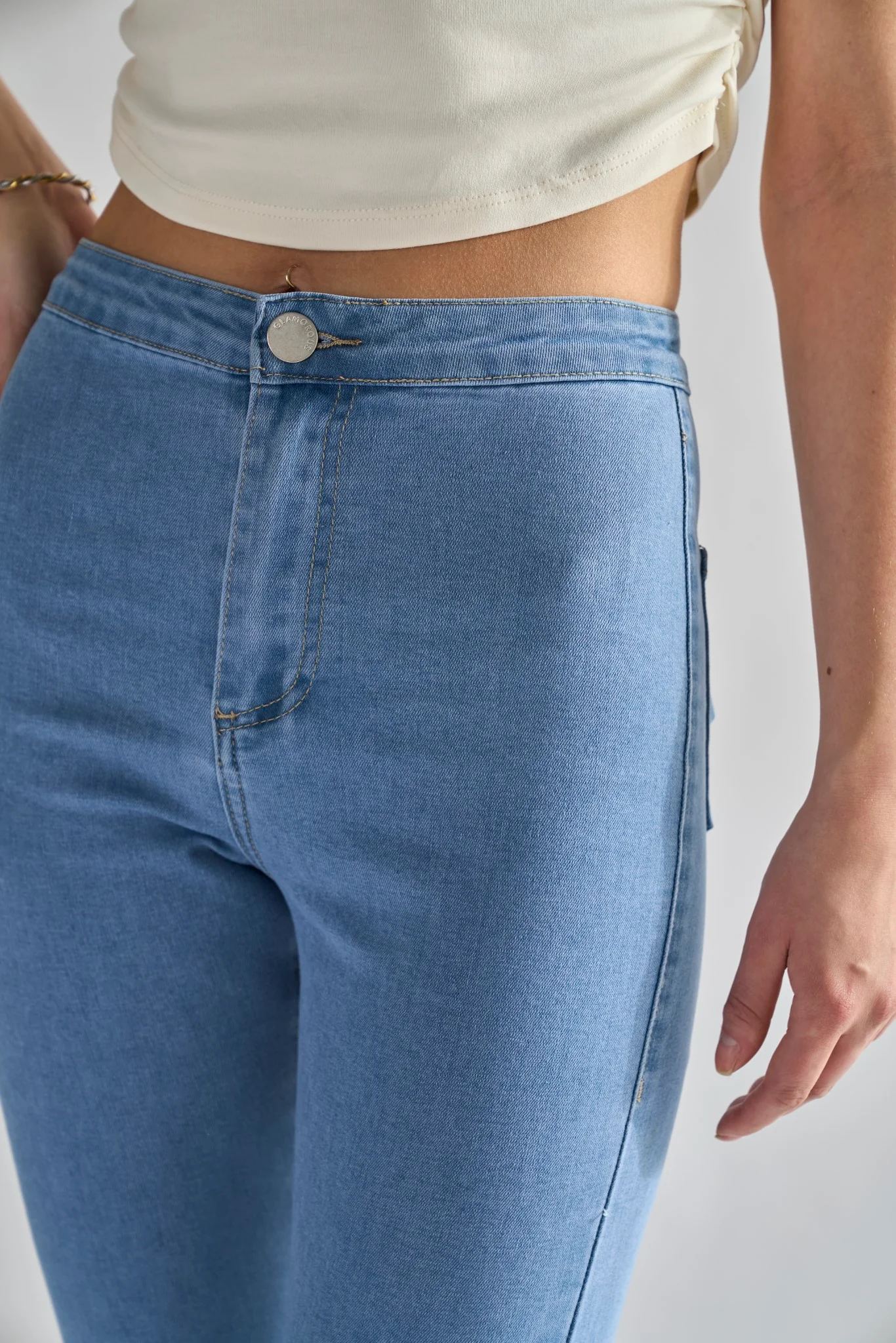 Glamorous Bleach Stonewash Skinny Jeans - Image 4