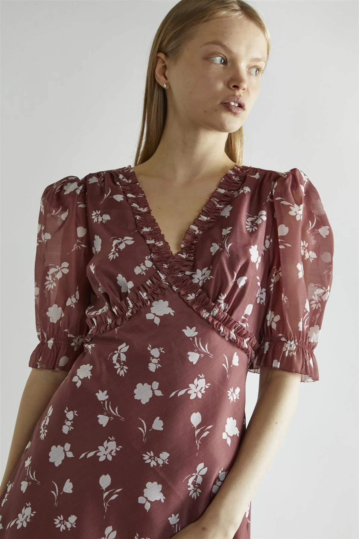 Burgundy-Floral Organza V-Neck Midaxi-Dress - Image 4