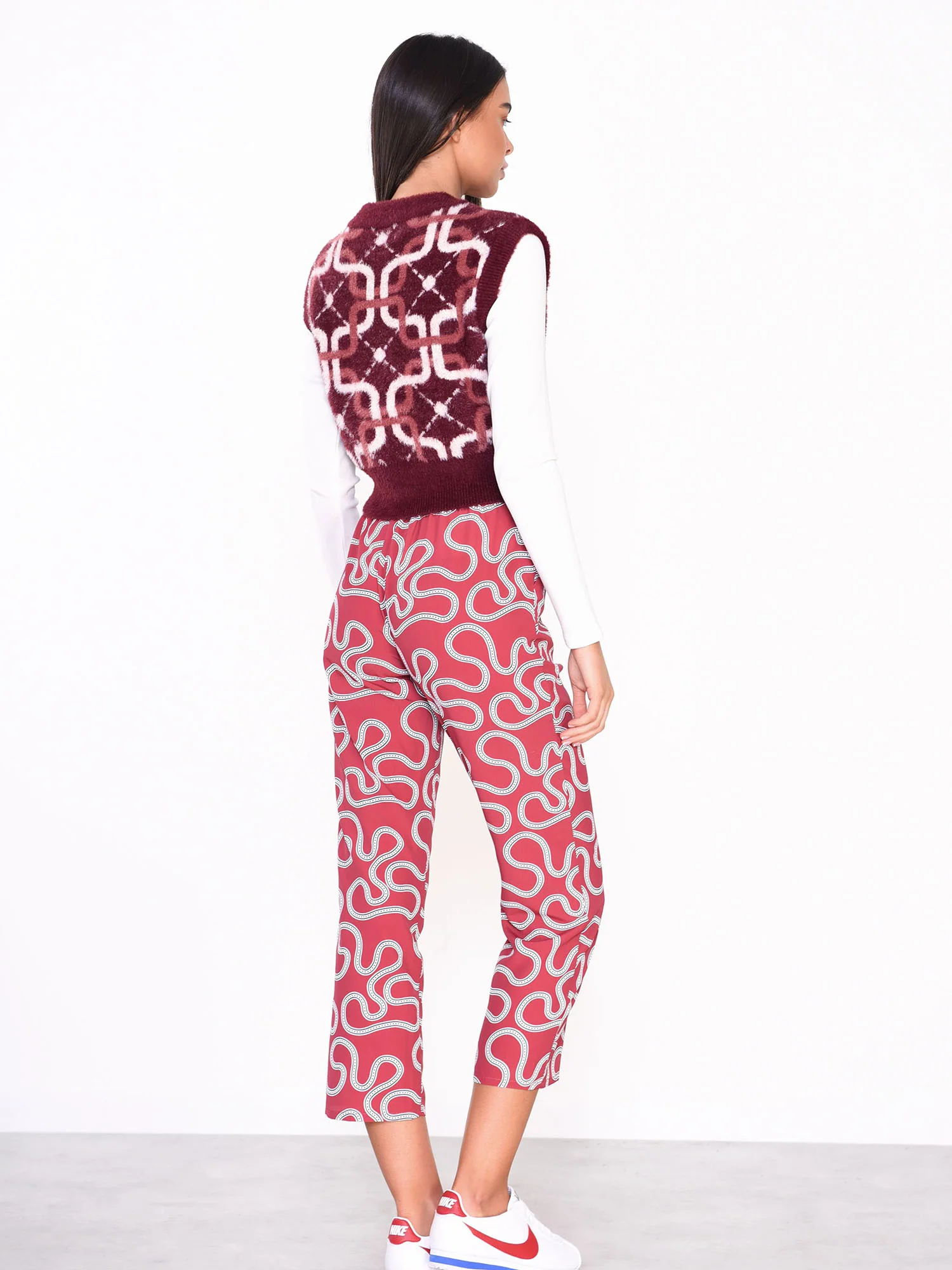 Burgundy Pattern V-Neck Sleeveless Jumper - Image 2