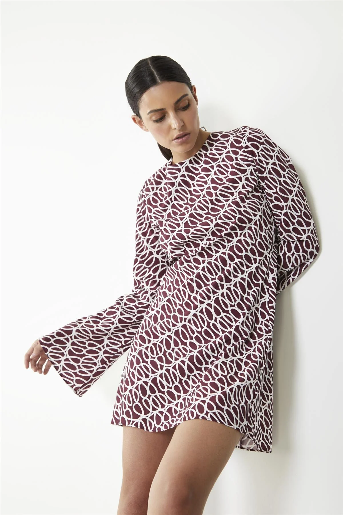 Burgundy Squiggle Print Short Dress - Image 4