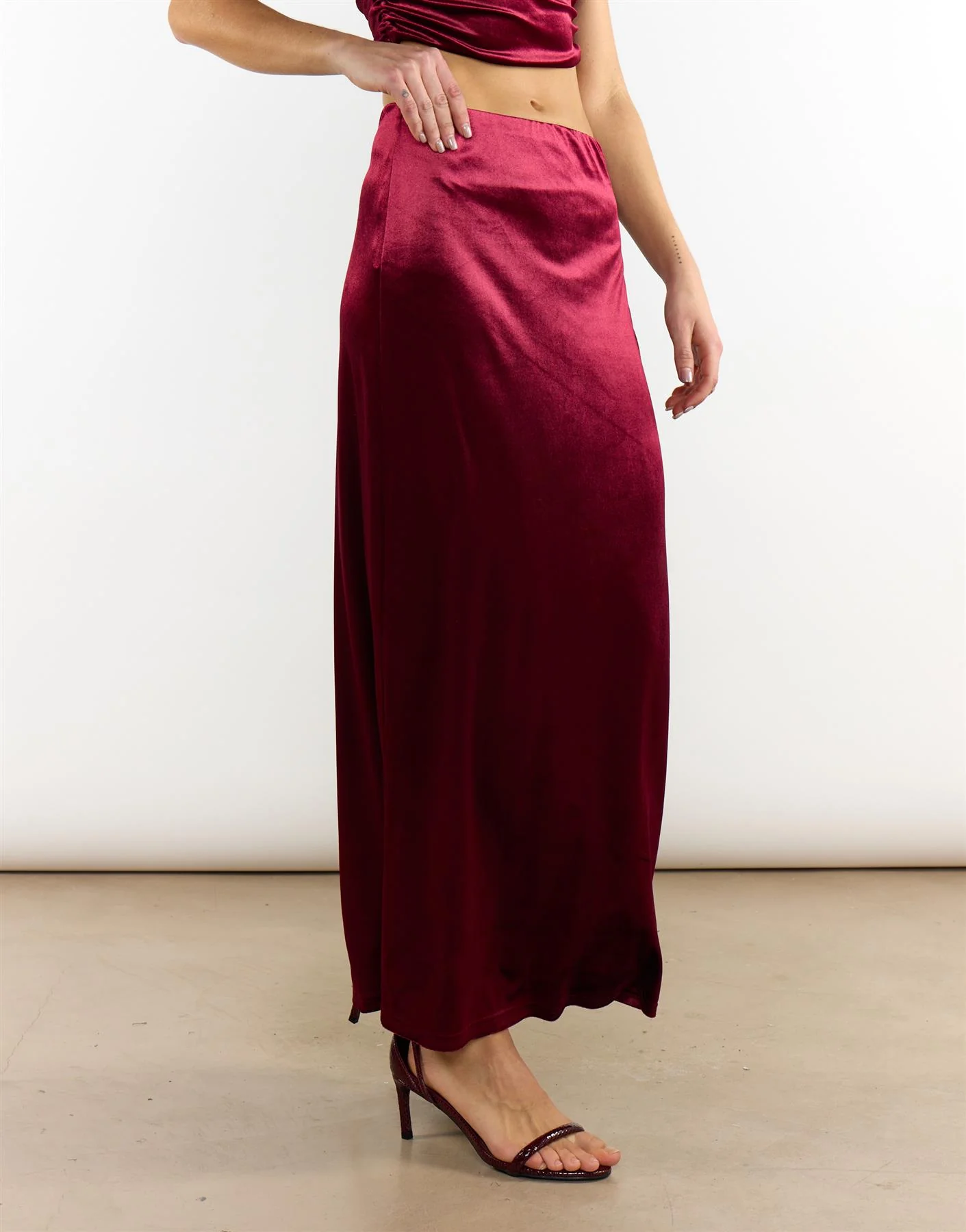 Burgundy Velvet Mid-Rise Maxi Skirt - Image 4