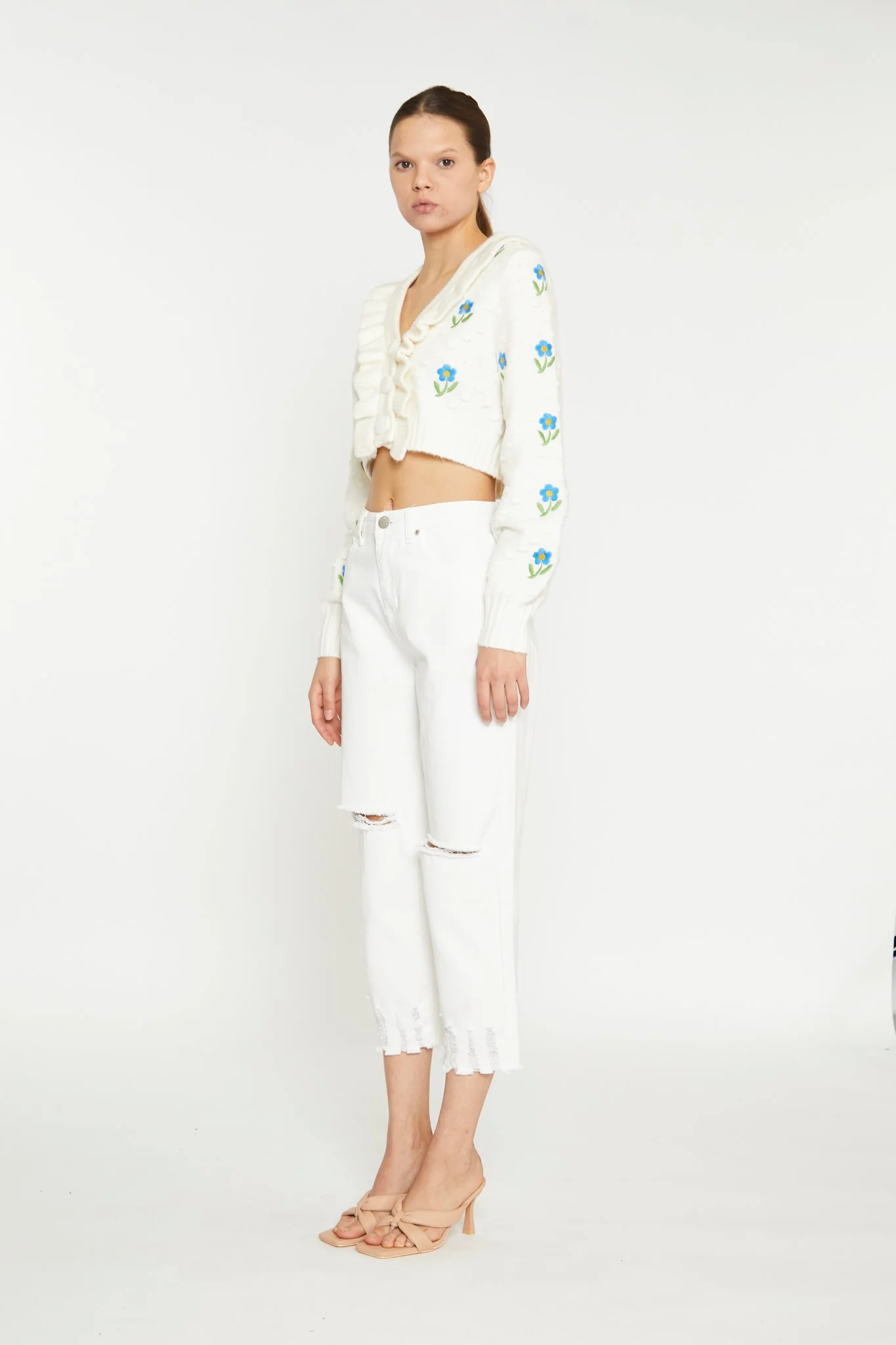 Cream Cropped Floral Embroidered Cardigan - Image 3