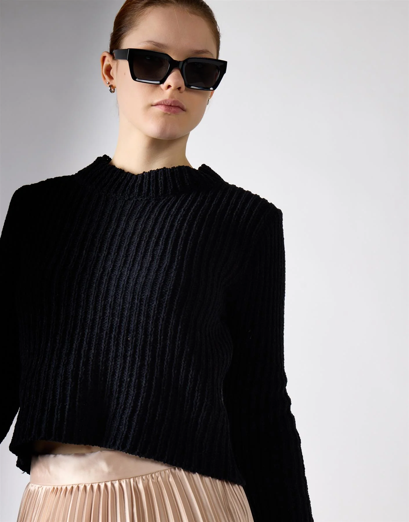 Crew Neck Cropped Jumper - Black - Image 3