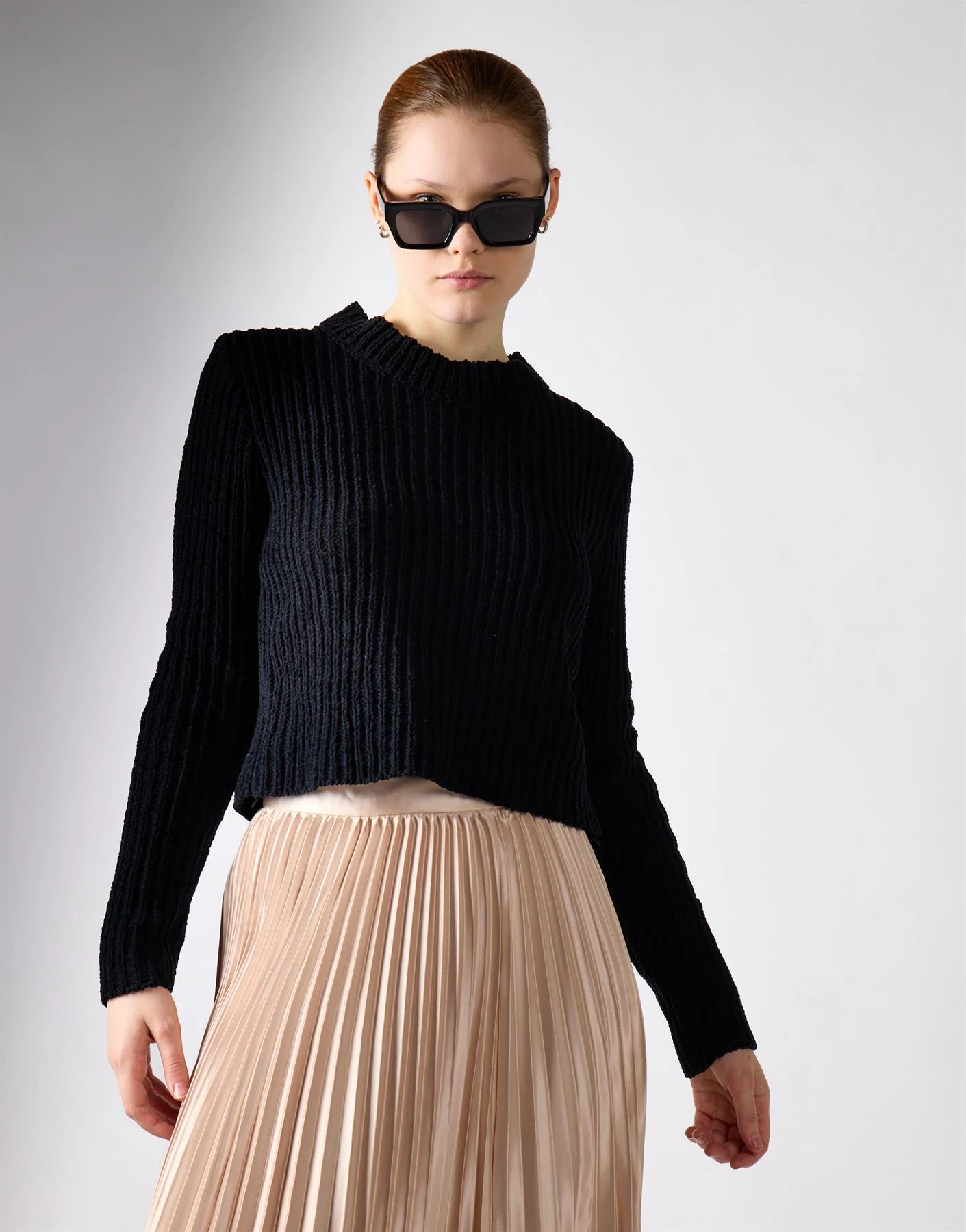 Crew Neck Cropped Jumper - Black - Image 4
