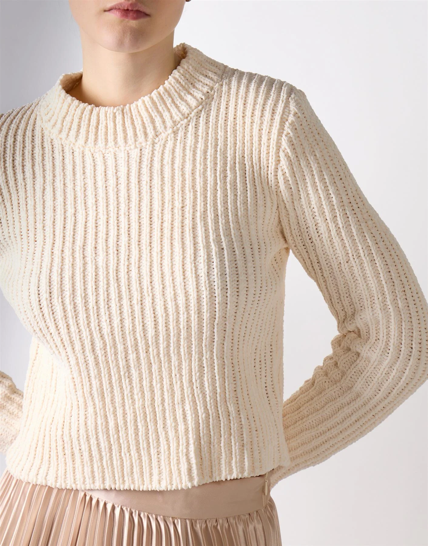 Crew Neck Cropped Jumper - Off White - Image 4