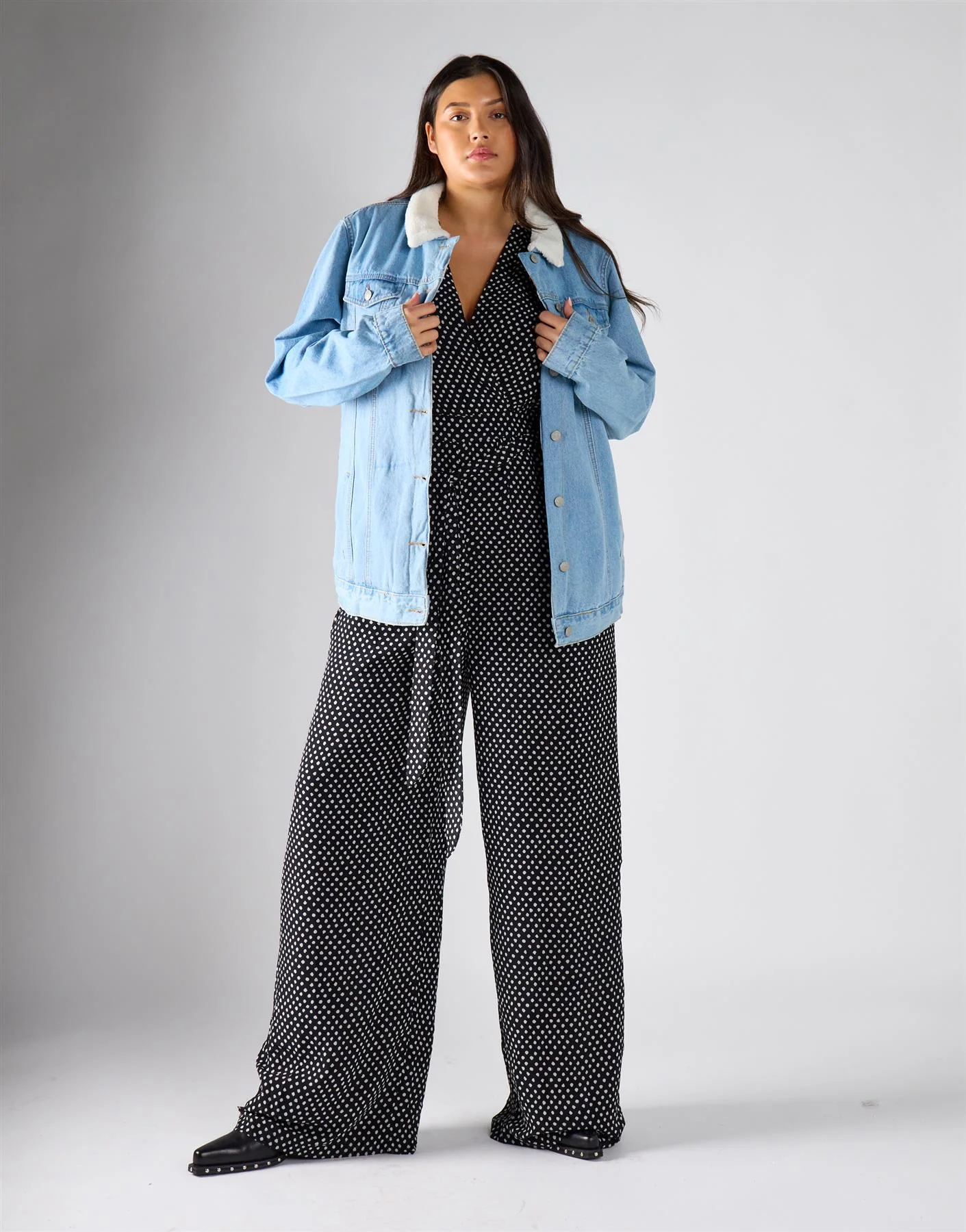 Glamorous Curve Light Wash Denim Jacket - Image 2