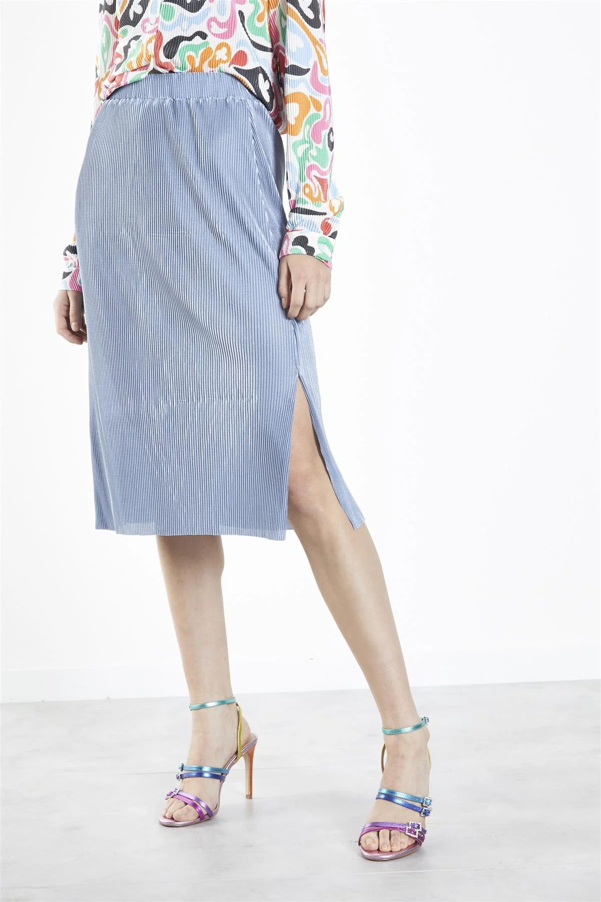 Dusty-Blue Plisse Side-Split Midi-Skirt - Image 3
