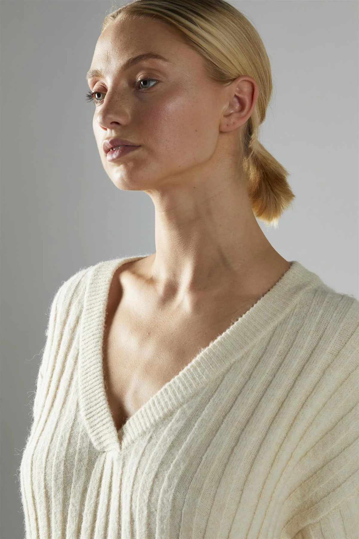 Ecru V-Neck-Knitted Midi-Dress - Image 4