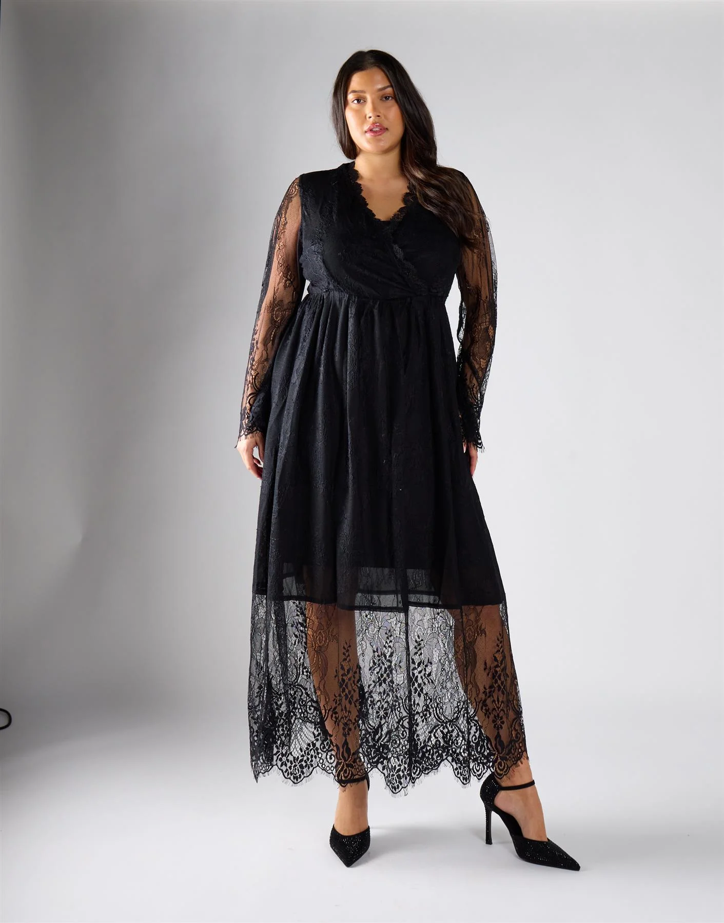 Glamorous Curve Black  Maxi Dress - Image 2