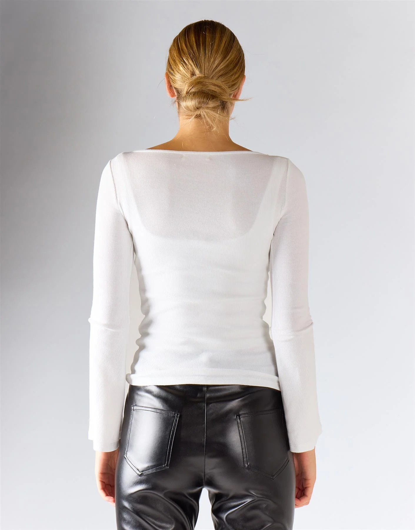 White Top With Long Sleeves - Image 4
