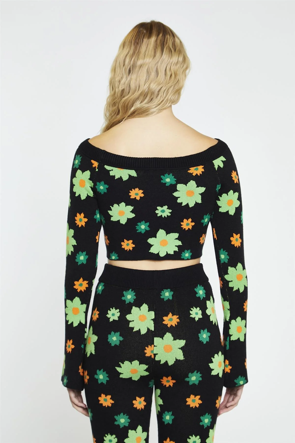 Green-Flower-Intarsia Long-Sleeve Crop-Top - Image 2