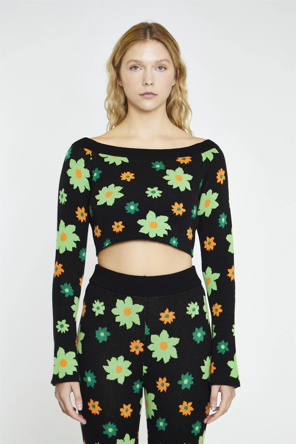 Green-Flower-Intarsia Long-Sleeve Crop-Top - Image 3