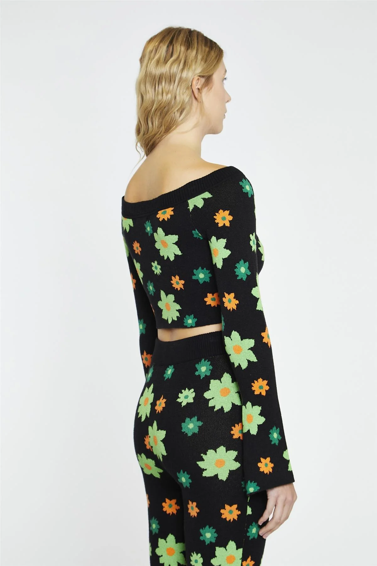 Green-Flower-Intarsia Long-Sleeve Crop-Top - Image 4