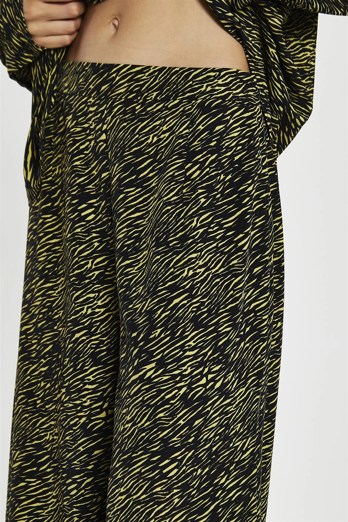 High Waist Loose Trousers - Yellow Mini Zebra - Image 4