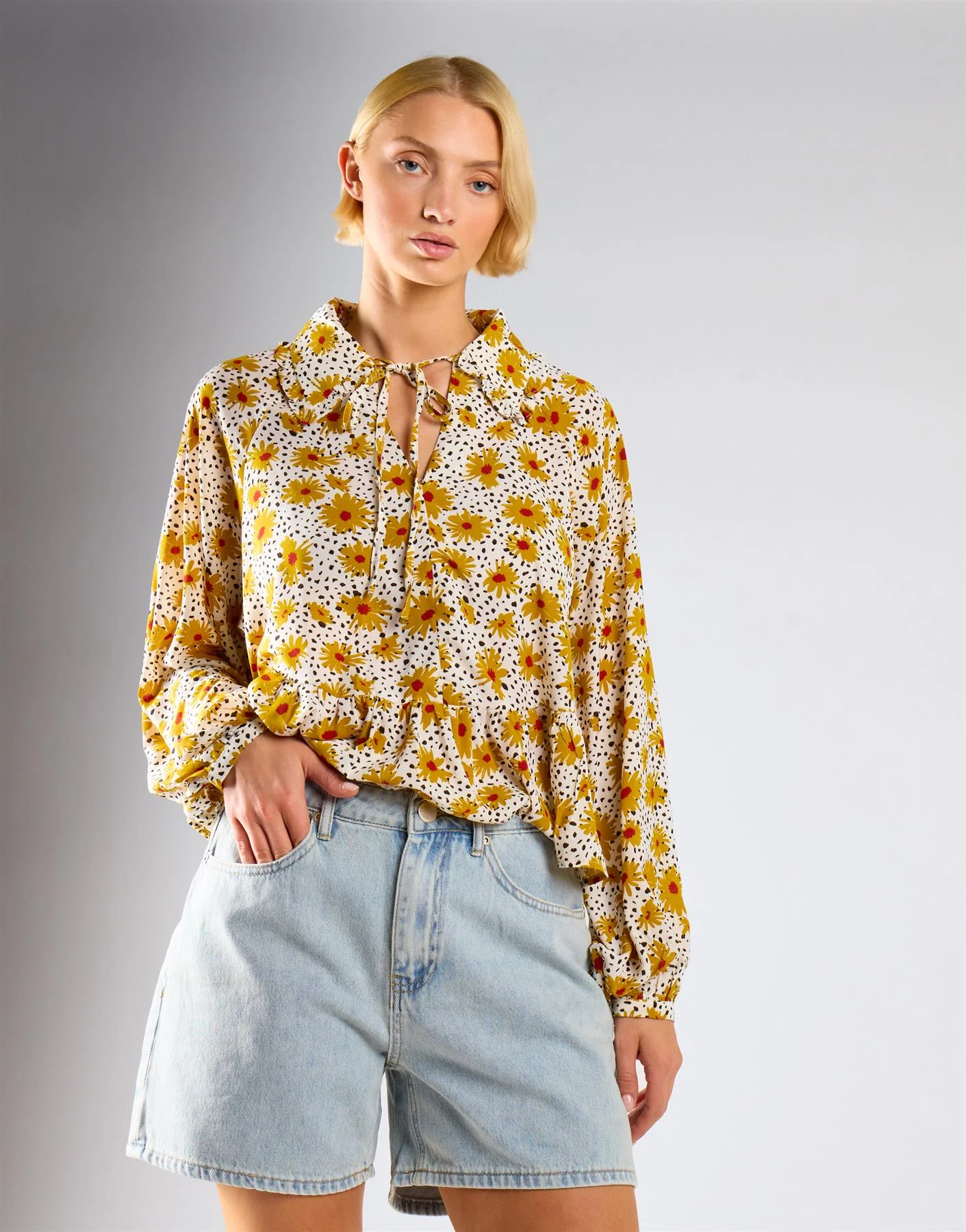 High Waist Rigid Denim Shorts - Light Vintage Wash - Image 2