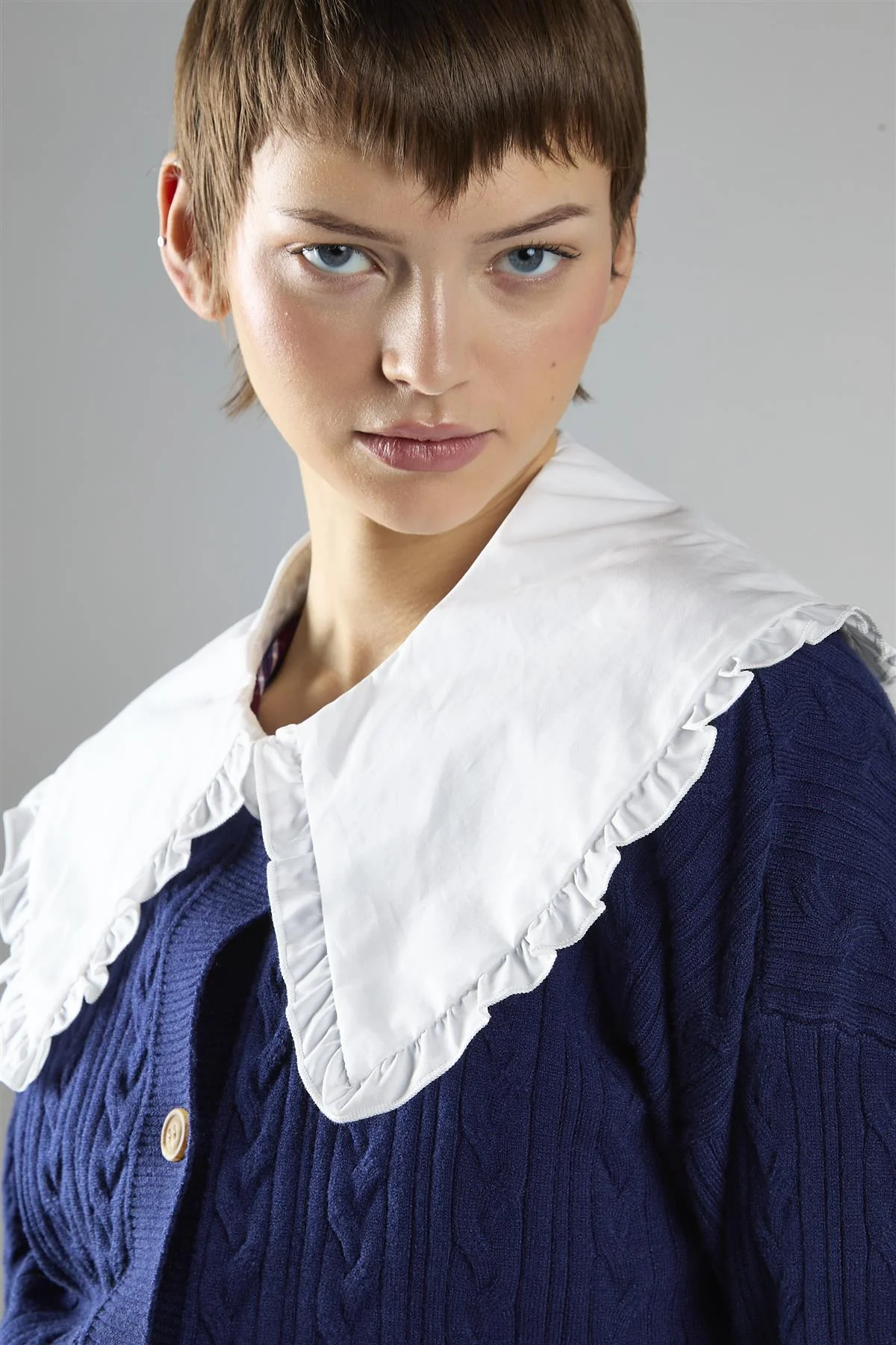 Knitted Cardigan With Frill Collar in Navy White - Image 4